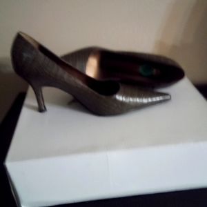 Brown women shoe
